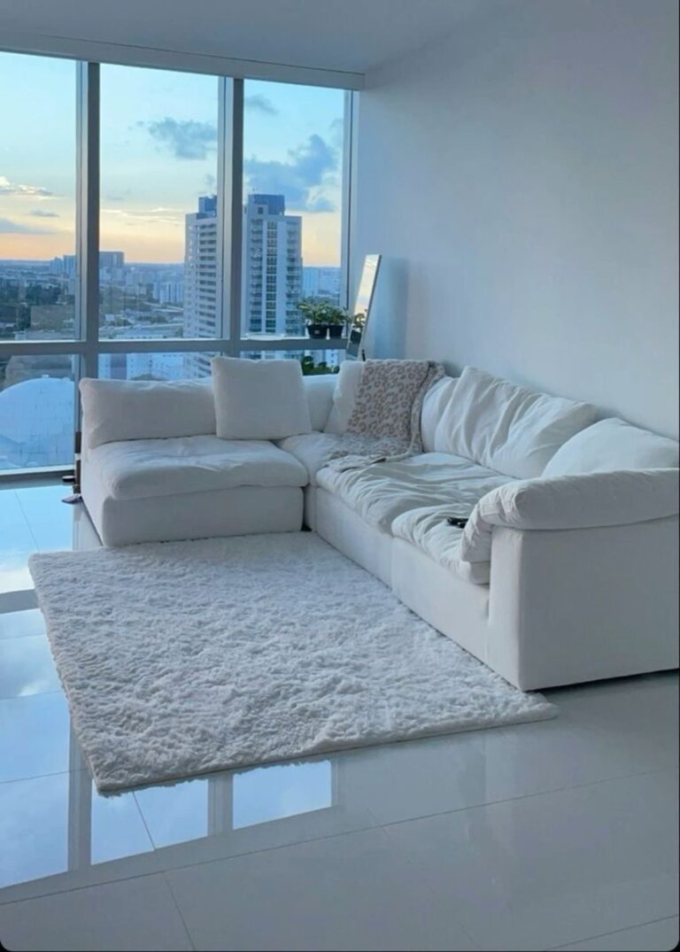 Transform Your Living Room: Stylish Home Décor Tips and Trends
